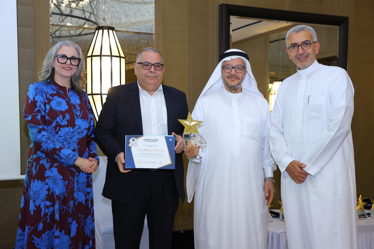 Prof. Mohamed El Barbary receiving award and certificate from HypoLearn organising committee, Jeddah 2025